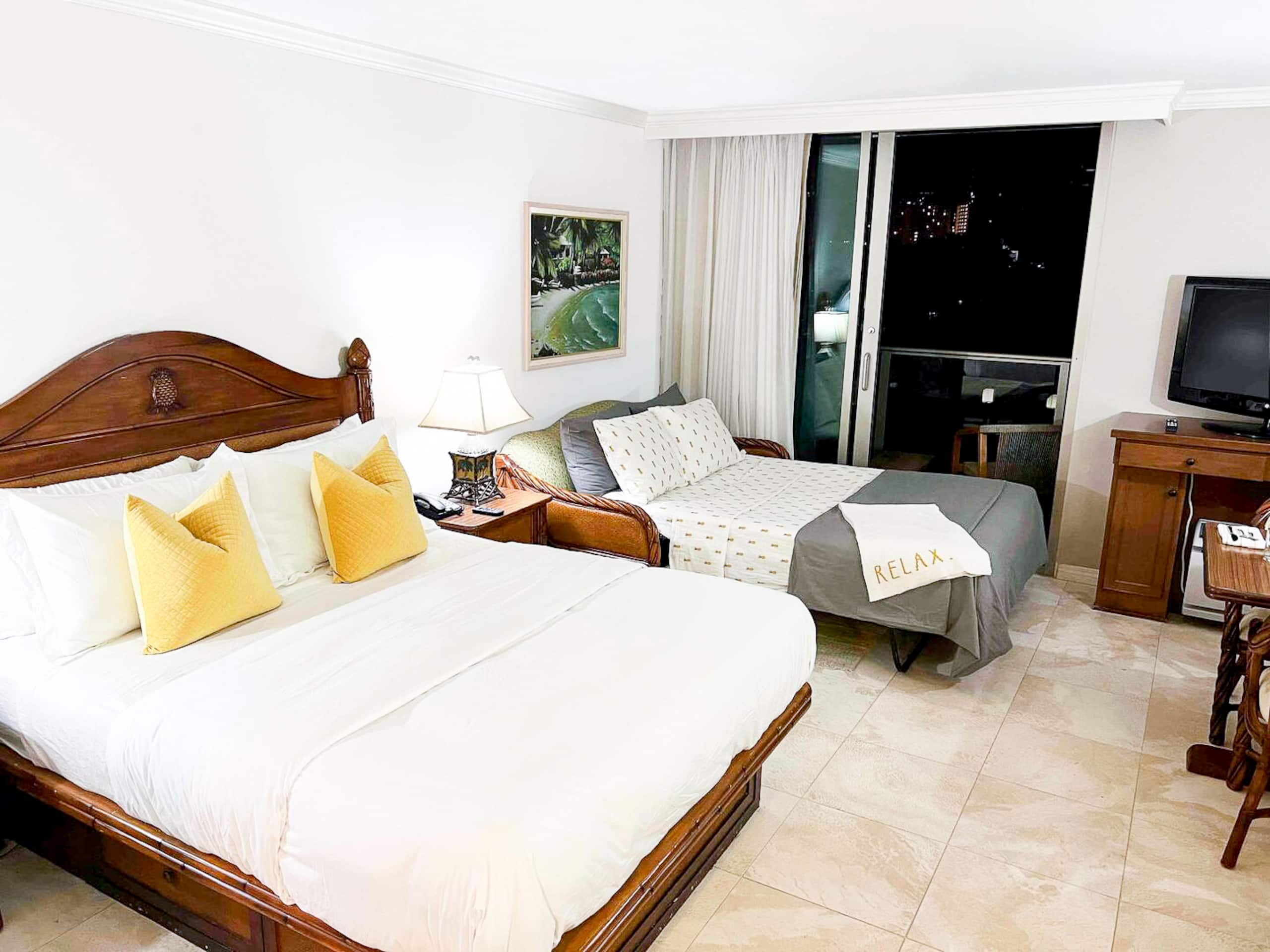 A Lovely Boutique Condo - 7 Minute Walk to Beach! - Image 14