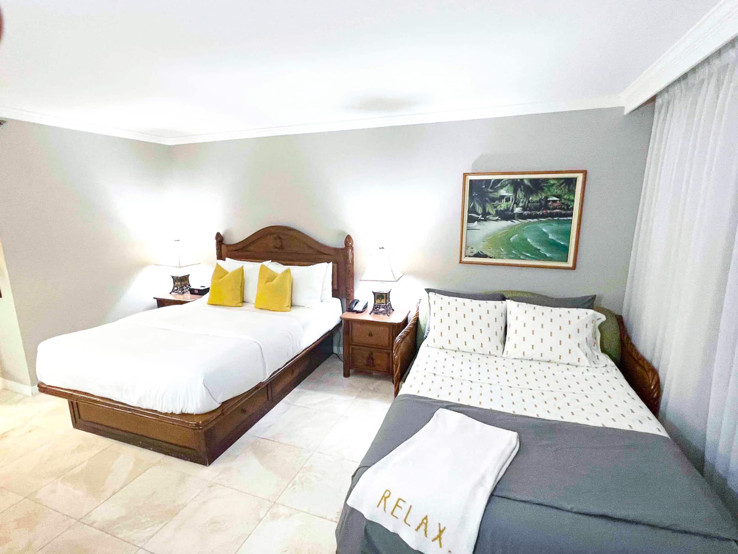 A Lovely Boutique Condo - 7 Minute Walk to Beach! - Image 15