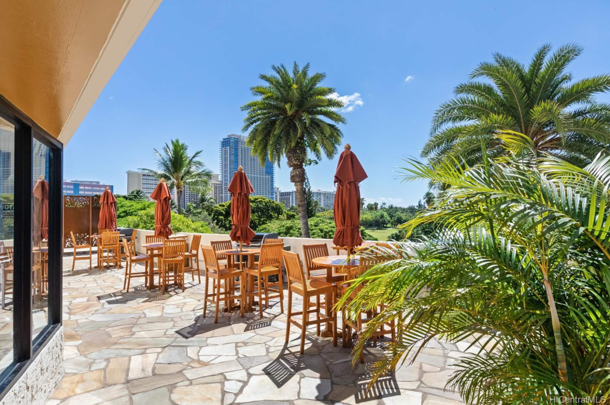 A Lovely Boutique Condo - 7 Minute Walk to Beach! - Image 10