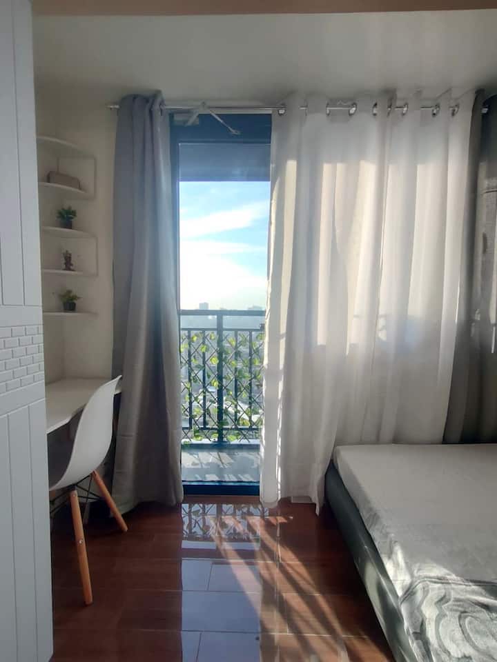 1-bedroom Condo/apartment With Balcony - City View - Makati