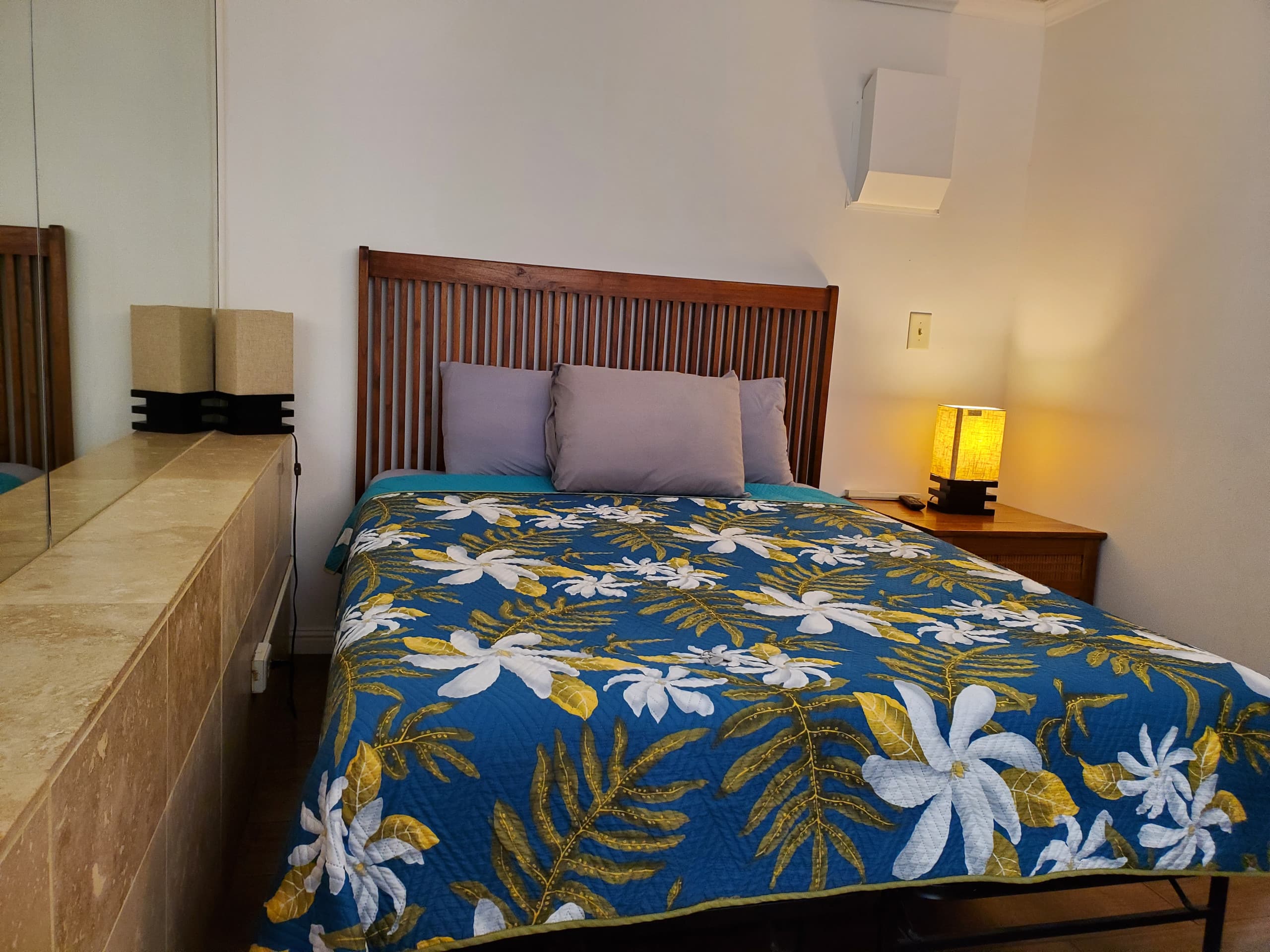 Waikiki - Ocean Front Hotel - Image 1