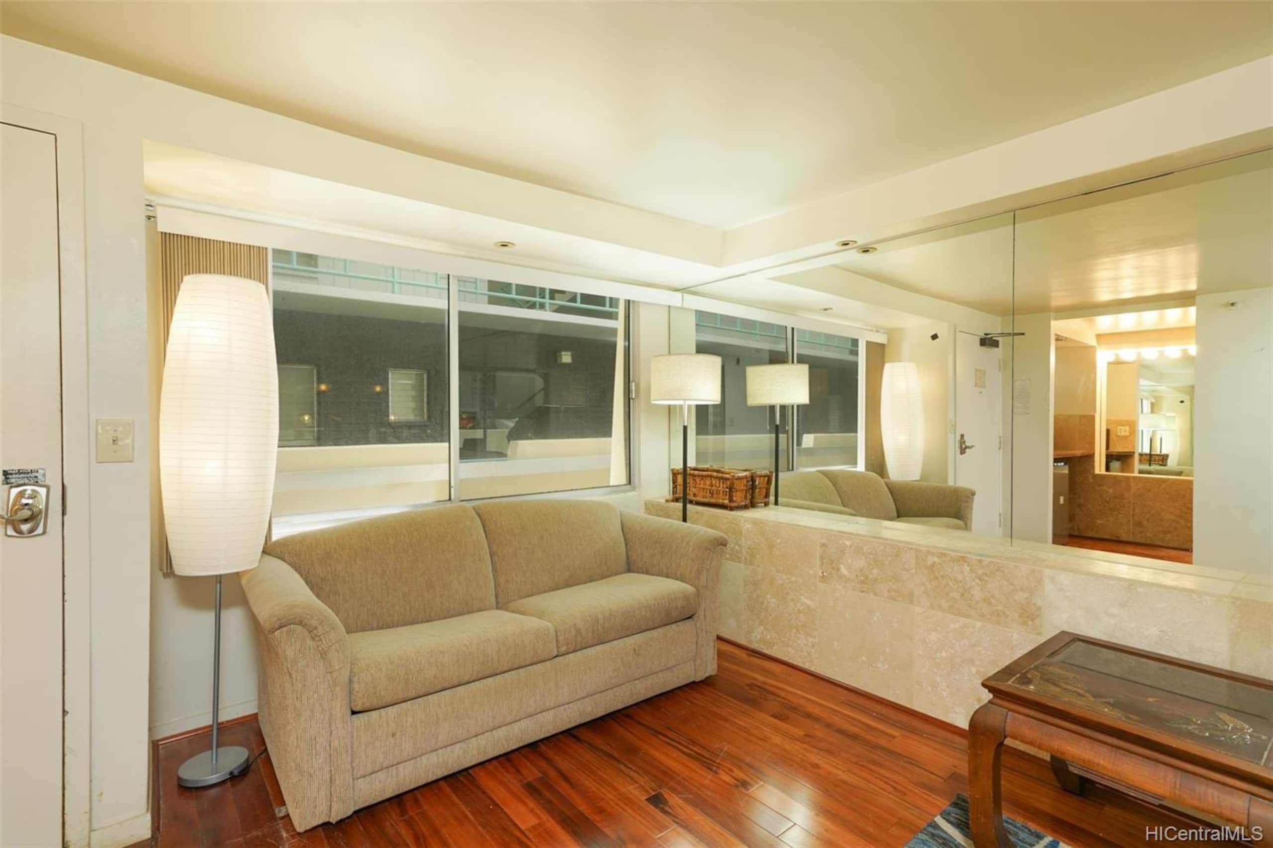 Waikiki - Ocean Front Hotel - Image 8