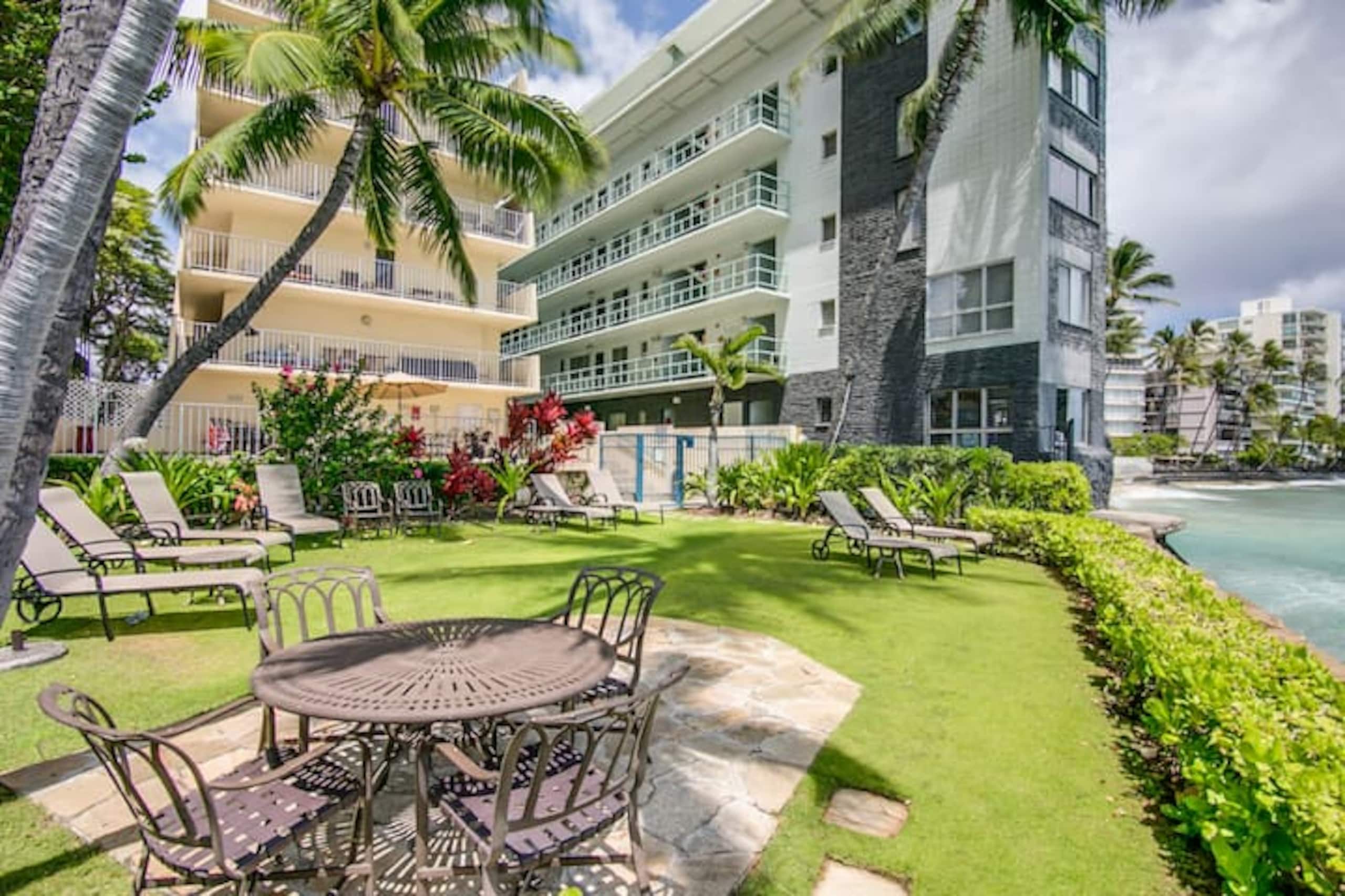 Waikiki - Ocean Front Hotel - Image 9