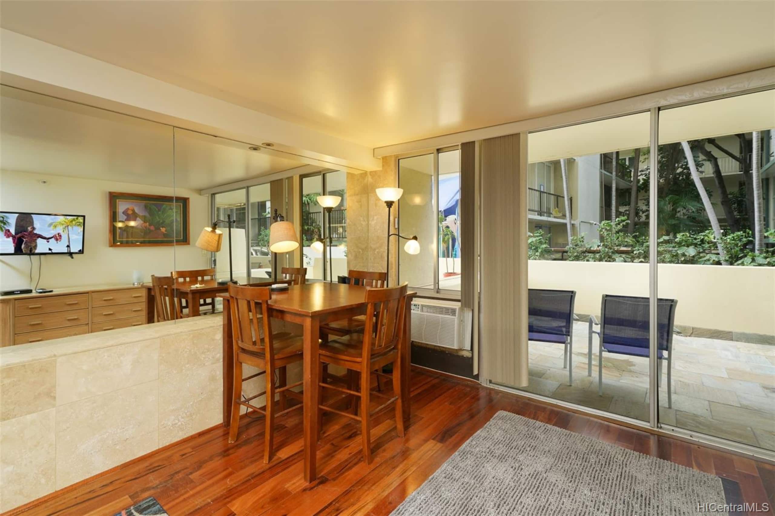 Waikiki - Ocean Front Hotel - Image 4