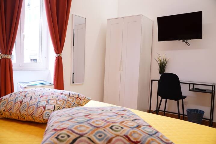 Angy’s Charming Apartment in Rome!