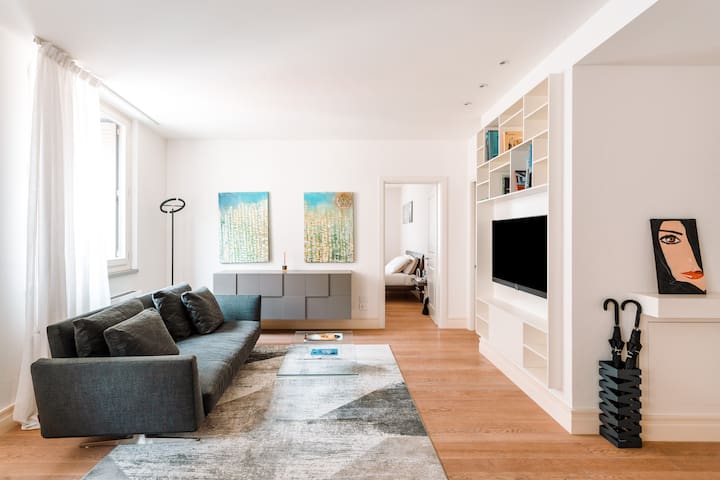 Tessitori 22 San Frediano optional parking on site