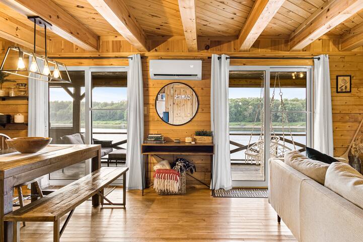 Knotty Pines – Enclosed Deck with Waterfront Views gallery image 3