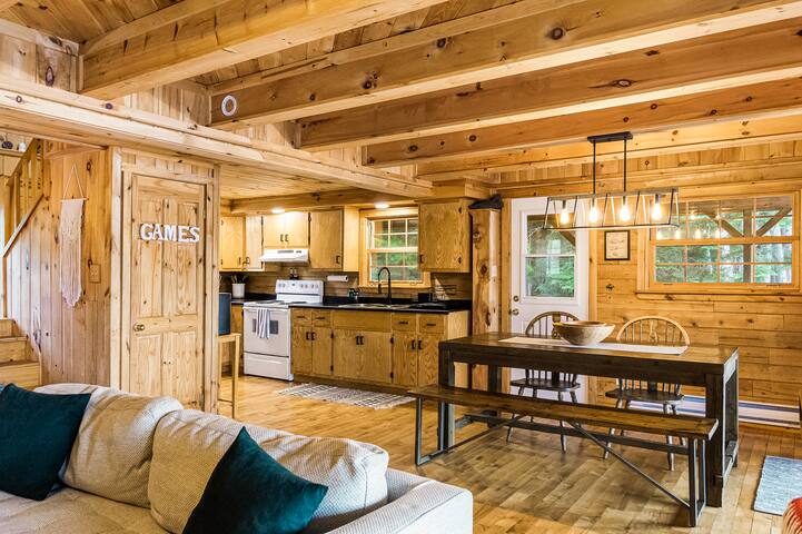 Knotty Pines – Enclosed Deck with Waterfront Views gallery image 5