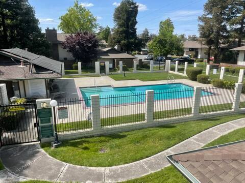 🌈A Travelers Dream💤Second Floor Condo Pool💦