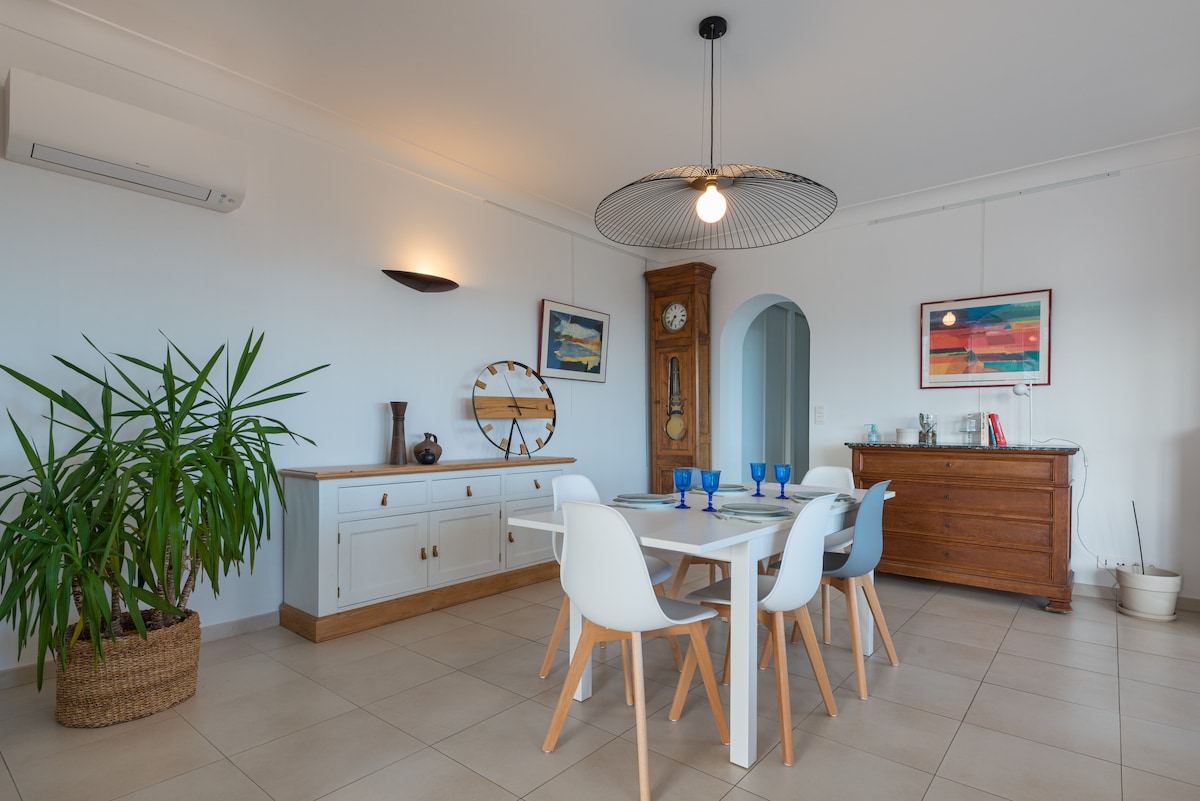 Annuncio Airbnb popolare: Wonderfull  Apartment - 100m2 - panoramic sea view a Mandelieu La Napoule