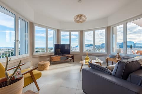 Popular Airbnb listing: Wonderfull Apartment - 100m2 - panoramic sea view in Mandelieu La Napoule