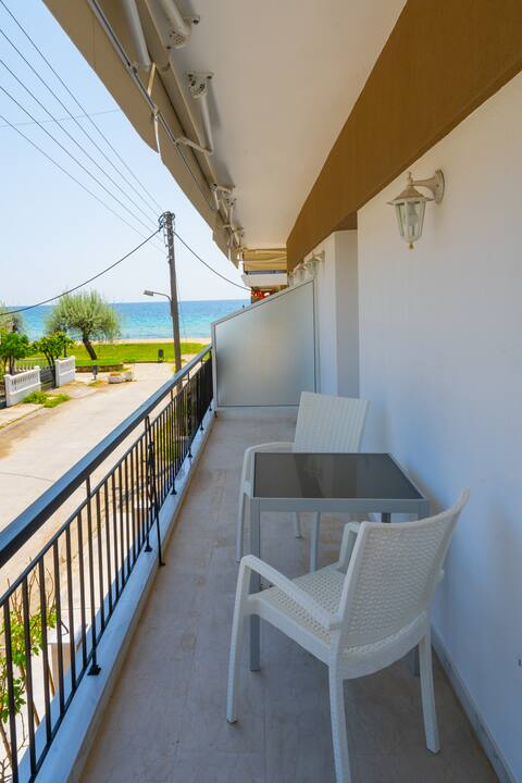 JUST 1 MIN FROM THE BEACH !!!