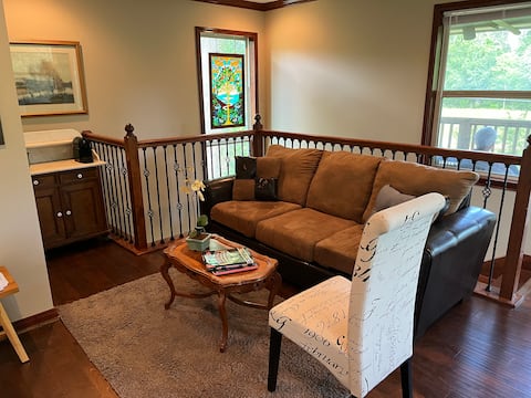 Top performing Airbnb: “The Treehouse”, a *Garden Oasis* near IAH &I-69. in Kingwood Area