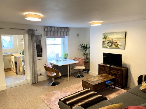 Bright Seaside Garden Flat In Central Brighton