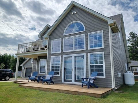 Luxury Oceanview Cottage w/Hot tub, Beaches nearby