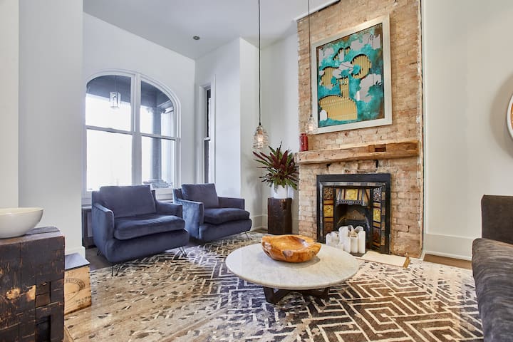 The Robert House: Masterpiece in Harbord Village gallery image 2