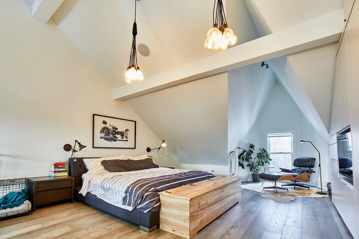 The Robert House: Masterpiece in Harbord Village gallery image 4