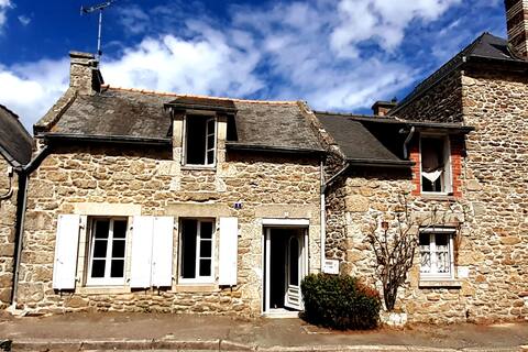 Charmante petite maison bretonne en centre bourg