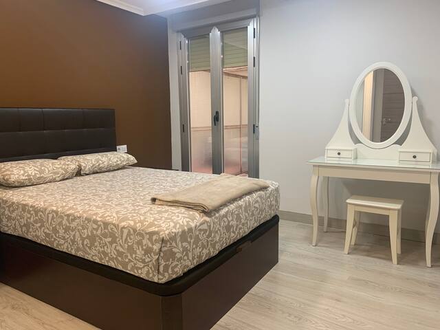 Apartament Deluxe, 4 Rooms. parking gallery image 2