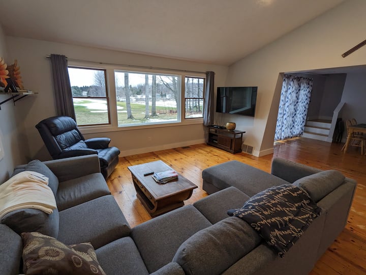 Leelanau Golf And Beaches Getaway Home - Shell Lake, Maple City