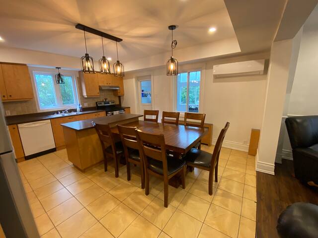 Super Luxury apt 4bdr & 2 full Bath plus backyard gallery image 3