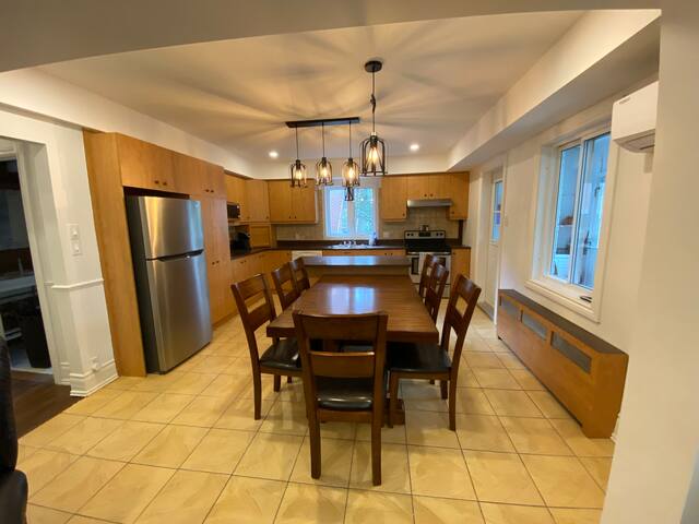 Super Luxury apt 4bdr & 2 full Bath plus backyard gallery image 2