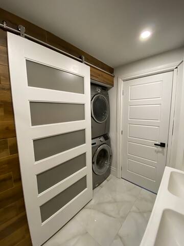 Super Luxury apt 4bdr & 2 full Bath plus backyard gallery image 5