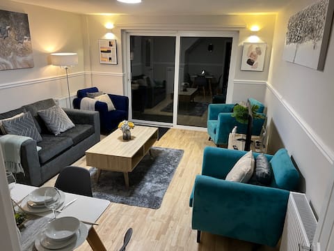 Top performing Airbnb: Location*Contractors*Free Parking*Families in Meadows