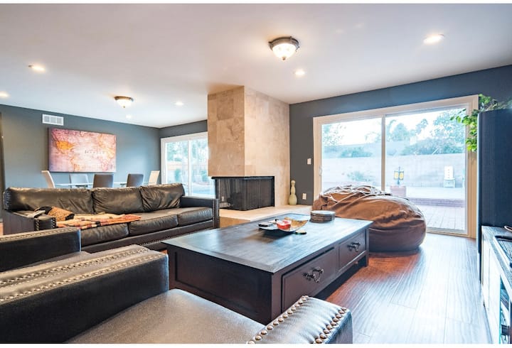 Retreat W/ Pool | Location Near Warner + Csun+cbs - San Fernando, CA