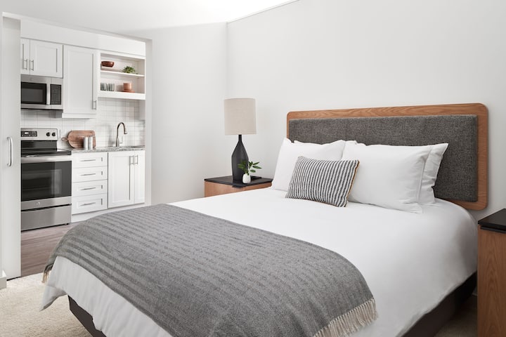 Კომფორტული საწოლები და ლუქს-კლასის თეთრეული