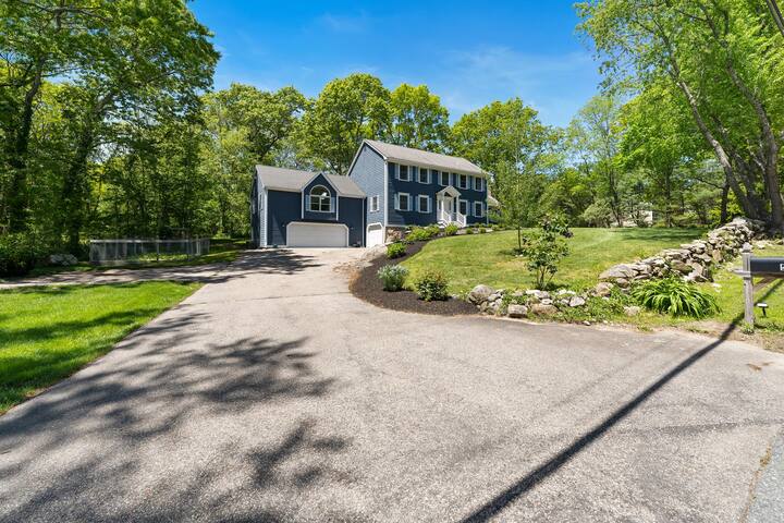 Beautiful Colonial Home in Saunderstown, RI gallery image 3
