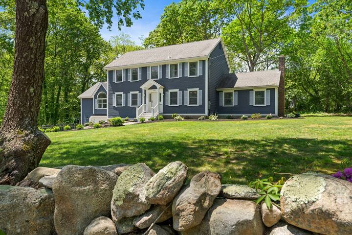Beautiful Colonial Home in Saunderstown, RI gallery image 2