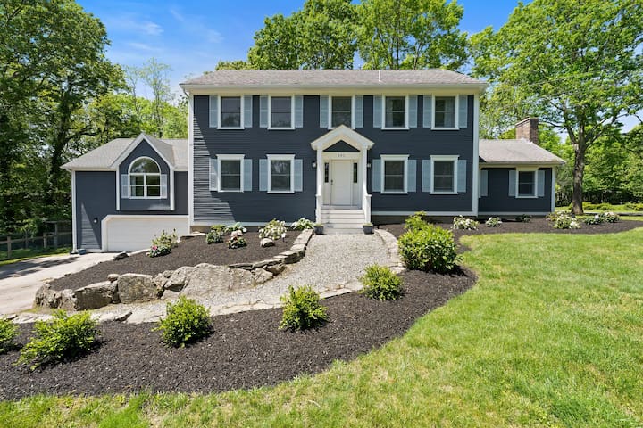 Beautiful Colonial Home in Saunderstown, RI