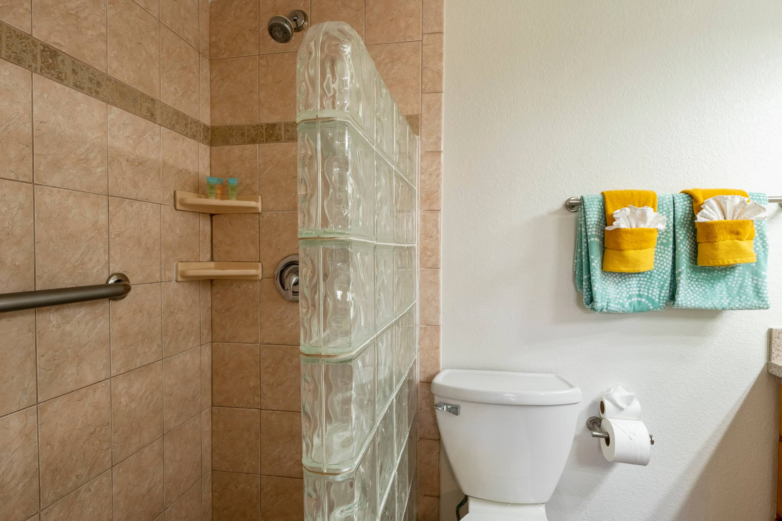 Condo in Kihei · ★4.92 · 1 bedroom · 2 beds · 2 private baths - Image 18