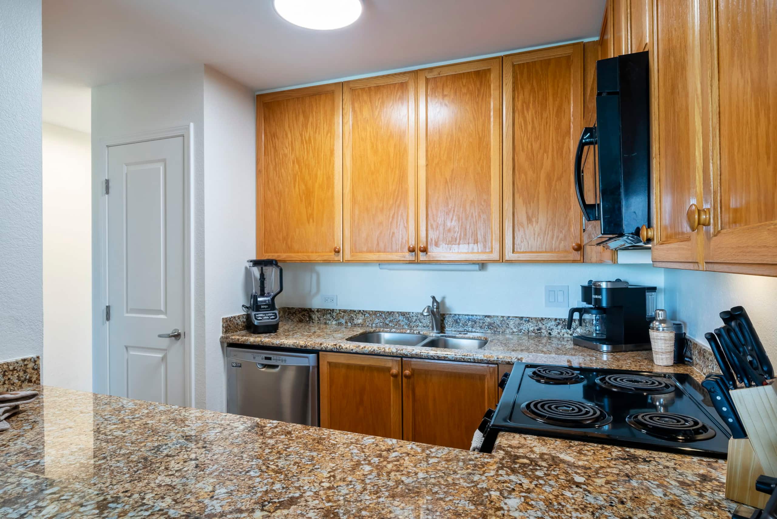 Condo in Kihei · ★4.92 · 1 bedroom · 2 beds · 2 private baths - Image 9