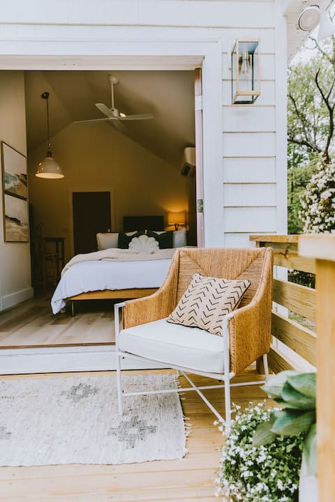 Top Airbnb: Cozy, Canal Front Tiny House! Bikes. Fire pit! in Southern Shores