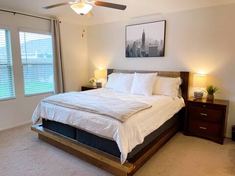 The Central Gem: Full Home in Austin/Kyle 12PPL