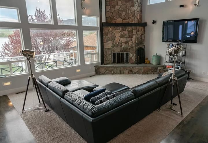 Spectacular Lake Front Home - Osoyoos