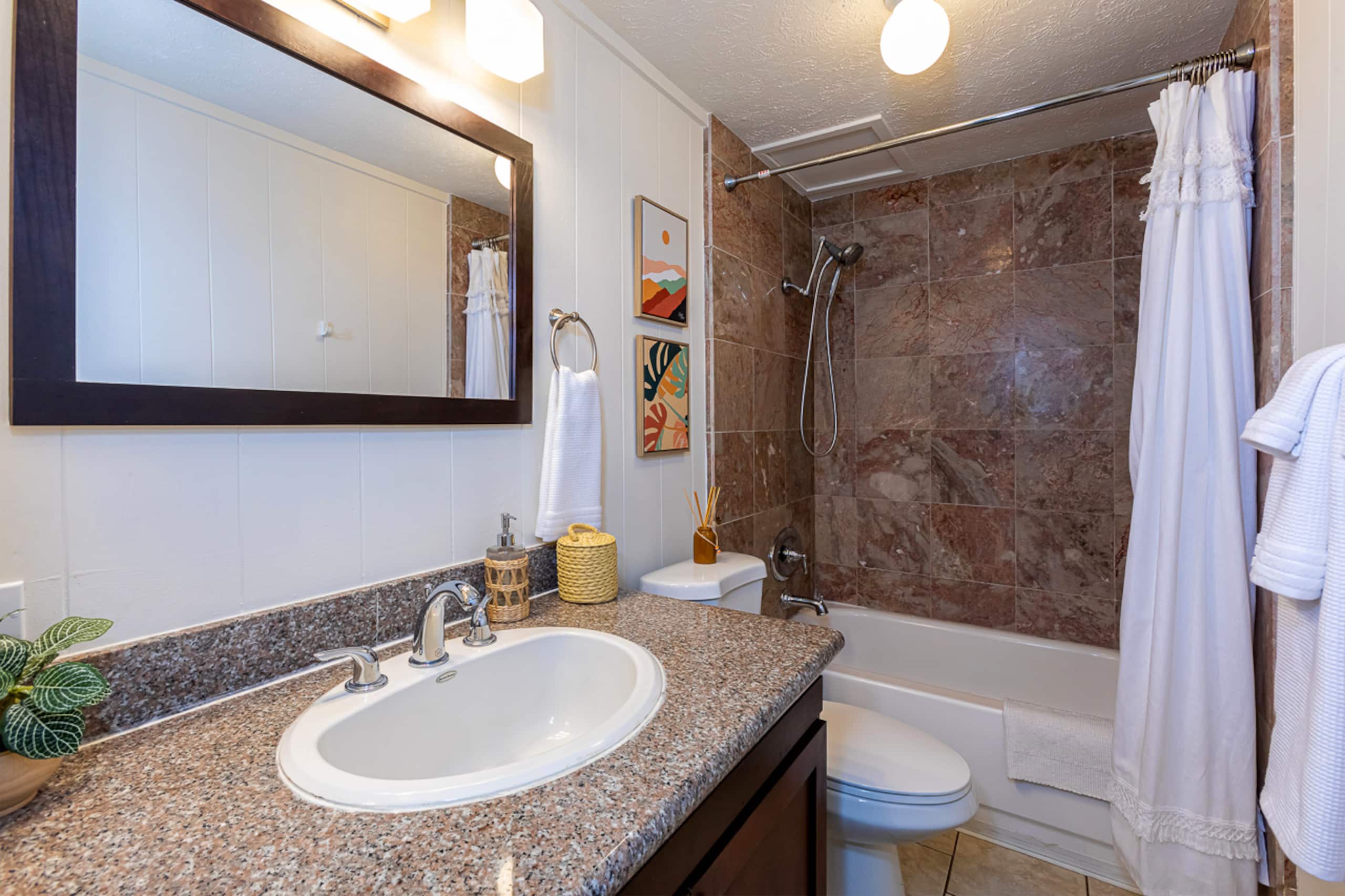 Condo in Paia · ★4.89 · 1 bedroom · 2 beds · 1 private bath - Image 11