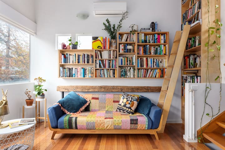 Light-filled 2 bdrm living in the heart of Carlton