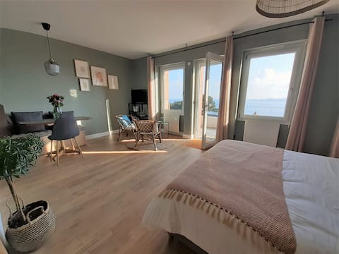 Top Airbnb: PERROS-GUIREC, quiet studio, beautiful sea view in Perros Guirec