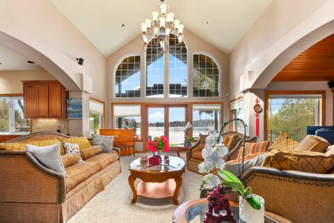 Private Lakefront home, Waterslide/boat/kayaking.