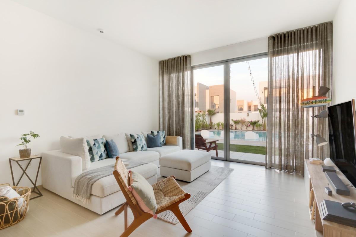 Top performing Airbnb: Tranquility in Dubai South with a Private Pool! in Madinat Al Mataar