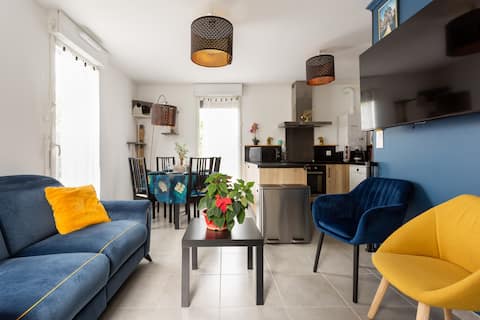 Bordeaux 🚈 Tram, not far from the beach 🏖