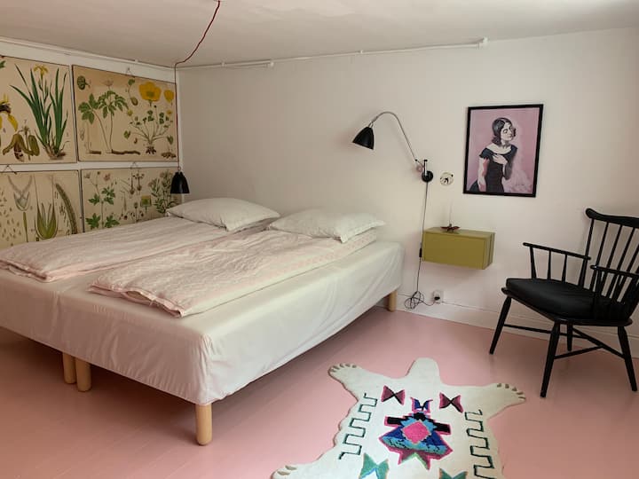 מרתף חדר הבנות.