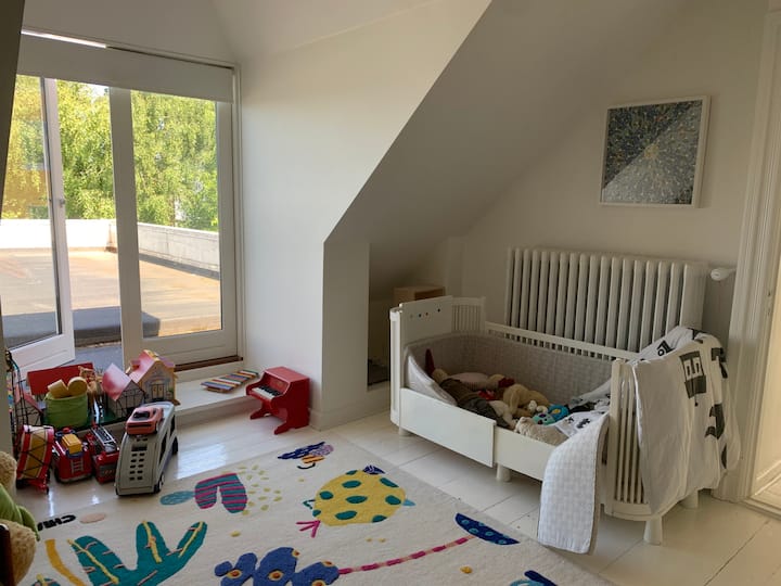 חדר ילדים קומה ראשונה.