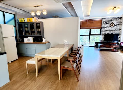 Low-dong Port 5 minutes, 30 pyeong entire house, 10 people in three rooms, luxury interior, parking 