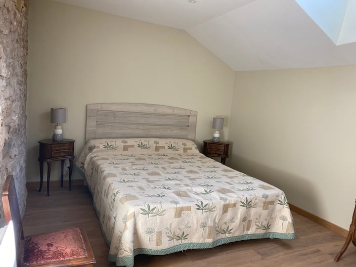 habitación con cama 160