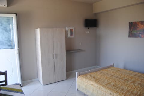 Anemolylos Apartments: Double private room