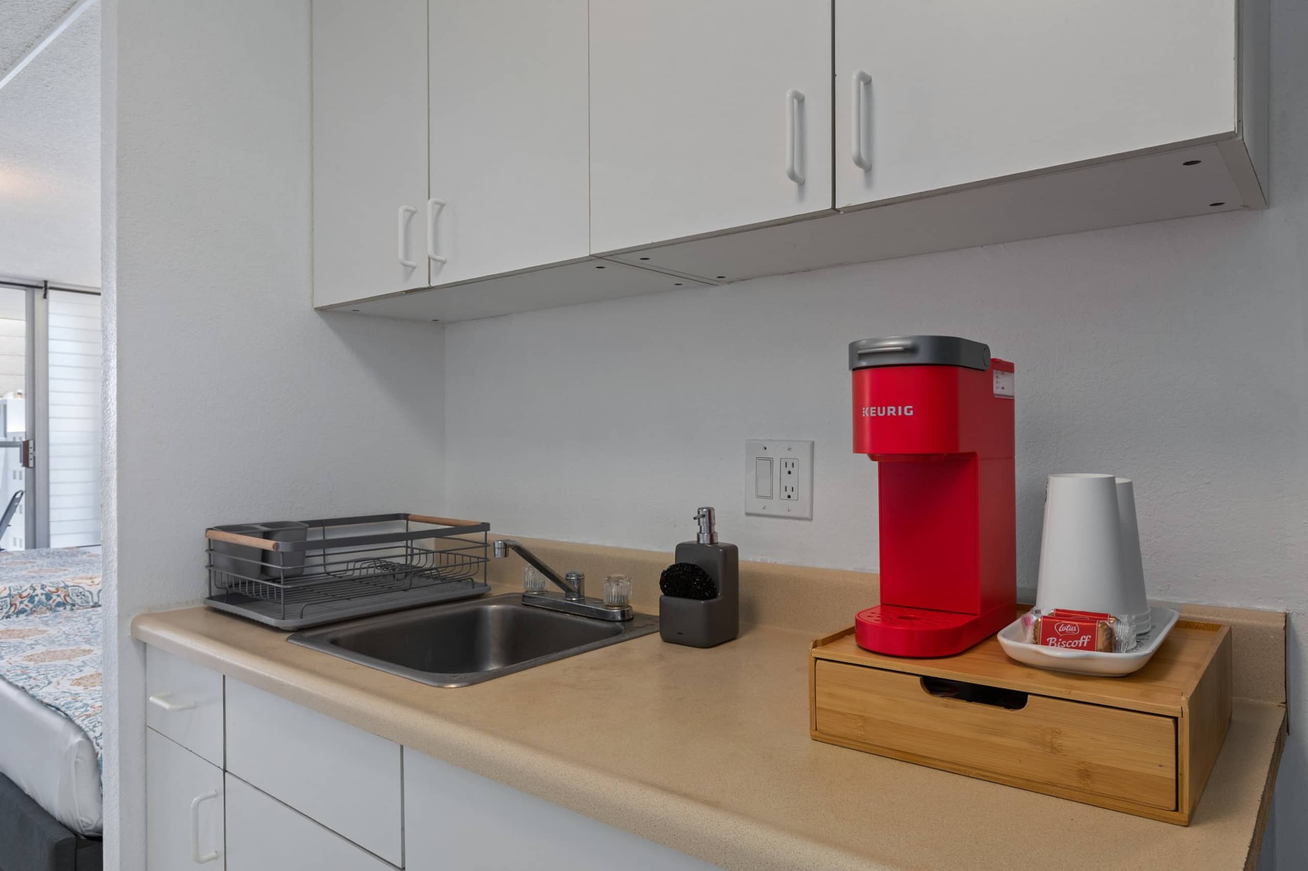 Condo in Honolulu · ★4.82 · 1 bedroom · 2 beds · 1 private bath - Image 4